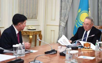 首任总统接见最高法院院长阿萨诺夫