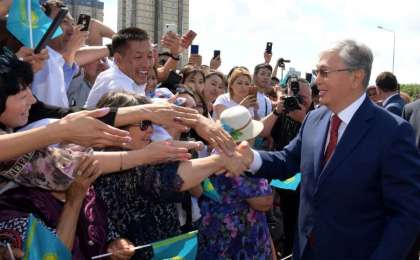 托卡耶夫总统祝哈萨克斯坦人民和平繁荣