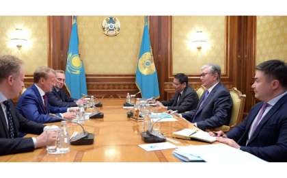 托卡耶夫会见俄罗斯联邦储蓄银行董事会主席