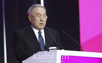 纳扎尔巴耶夫：AEF提出的建议为及时应对全球挑战提供了机会