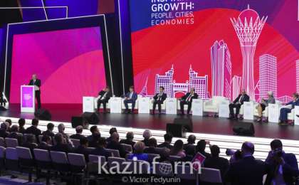 纳扎尔巴耶夫呼吁世界强国进行直接对话