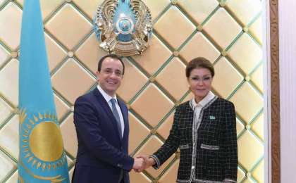 纳扎尔巴耶娃会见塞浦路斯外长克里斯多德里德斯