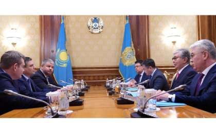 托卡耶夫总统会见贝克休斯董事长