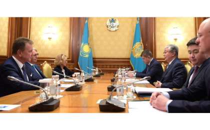 托卡耶夫同波兰制药公司监事会主席斯塔拉克举行会谈