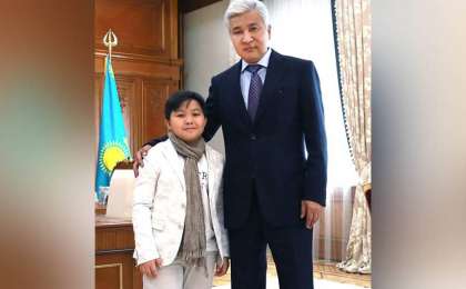 驻俄大使会见少年歌手叶尔詹•马克西姆