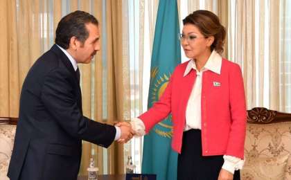 纳扎尔巴耶娃会见约旦驻哈大使