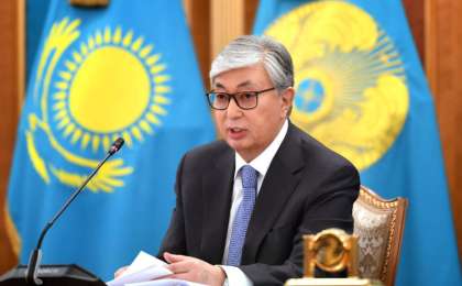 托卡耶夫总统会见彭博媒体集团代表