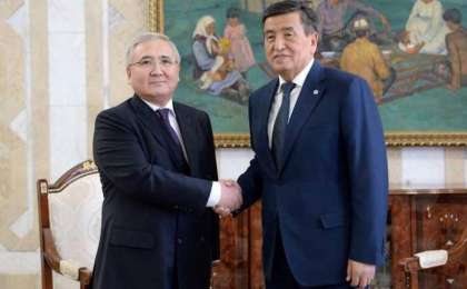 哈萨克斯坦大使向吉尔吉斯斯坦总统递交国书