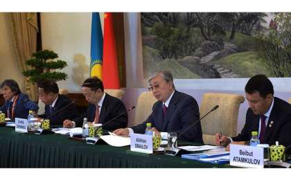 哈萨克斯坦总统与中国企业界代表举行会谈