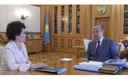 托卡耶夫总统接见哈萨克斯坦国立艺术大学校长