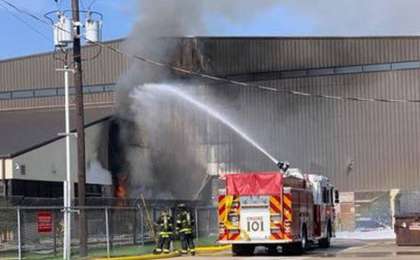 美国得克萨斯州一小飞机坠毁10人遇难