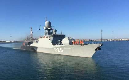 俄海军里海分舰队两艘舰船正在对阿克套港进行友好访问
