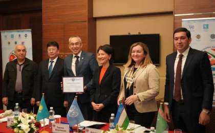 中亚国家学者在布拉拜讨论生态旅游发展问题