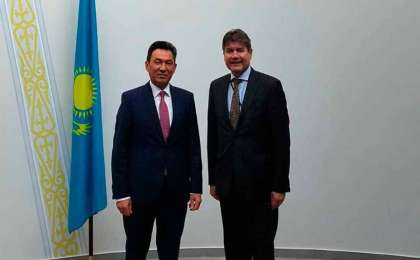 哈萨克斯坦大使会见德国外交部代表坎普曼