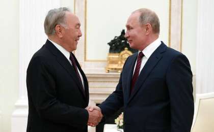 纳扎尔巴耶夫同俄总统普京会晤