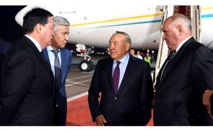 纳扎尔巴耶夫抵达莫斯科开始对俄罗斯进行工作访问