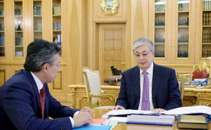 托卡耶夫总统接见贸易和一体化部部长