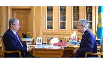 托卡耶夫总统接见曼格斯套州州长