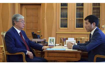 托卡耶夫总统接见西哈州州长耶斯哈利耶夫