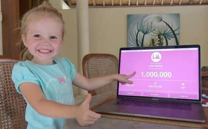 6 жастағы қыз Youtubе-тан айына қалай 500 000 доллар тауып отыр