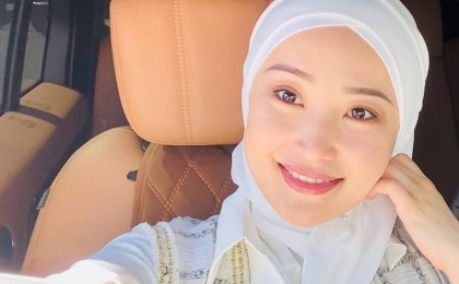 "Әуретіңді жапқаның үшін кінәлі емессің!": Мөлдір Әуелбекова орамалын сынағандарға жауап берді