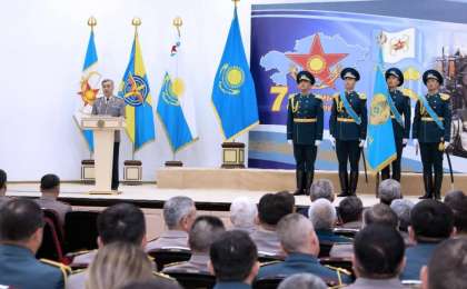 国防部长向全体武装力量工作人员致以节日问候