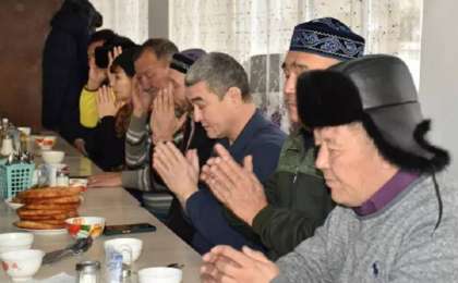 Ақтөбеде қоғам белсенділері Желтоқсан мен Жаңаөзен құрбандарына құран бағыштады (фото)