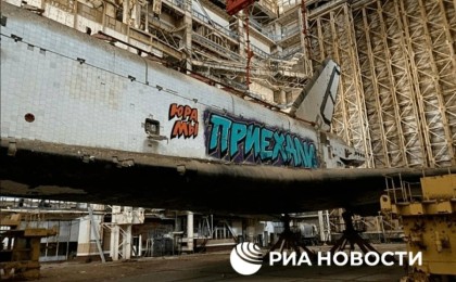 "Юра, біз келдік!": Байқоңырдағы ғарыш кемесіне белгісіз адамдар сурет салып кеткен