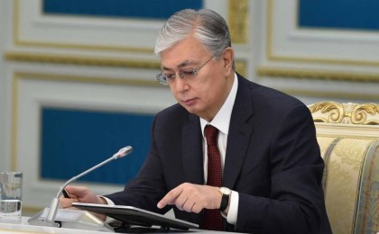 Тоқаев әскери жағдайда өзінің өкілеттігін кеңейту мәселесін заңдастырды