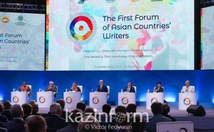 总统：哈萨克斯坦作家作品将以联合国6种工作语言出版
