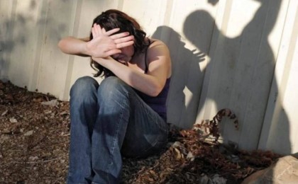 "Өлді деп ойлап үстін бұталармен жапқан": Шымкентте екі баланың анасын қаскөйлер зорлап, аямай ұрып кеткен - Қазақстан жаңалықтары