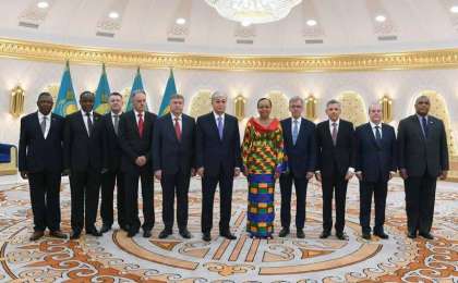 10国驻哈使节向托卡耶夫总统递交国书