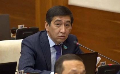 «Намысым келеді»: Ринат Зайытов заңға өзгеріс енгізуді ұсынды
