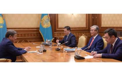 托卡耶夫总统会见蒙古国首任总统