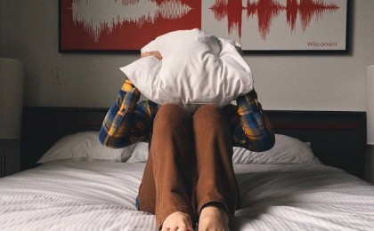 Ұйқыдан оянғанда жанында жатқан: үй иесі қонаққа келген жігітті бөлшектеп тастады