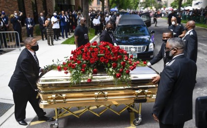 Нәсілшіл полицейдің қолынан қаза тапқан Джордж Флойдты салтанатты түрде жер қойнына тапсырды - Қазақстан жаңалықтары