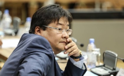 «Дәретхананың ішіне дейін камера бар»: Айдос Сарым әскердегі ахуал туралы айтты