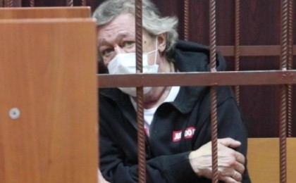 "Анализдерінен есіртікі табылды". Михаил Ефремовтен жауап алынып жатқан видео пайда болды - Қазақстан жаңалықтары