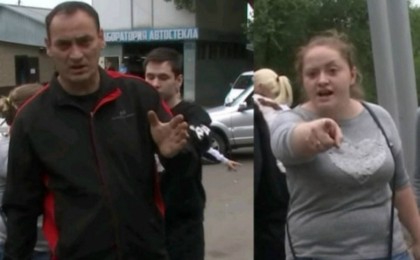 Алматыда жүкті қызы мен күйеу баласын атып өлтірген тұрғынының туыстары журналистерді қуып шықты - Қазақстан жаңалықтары