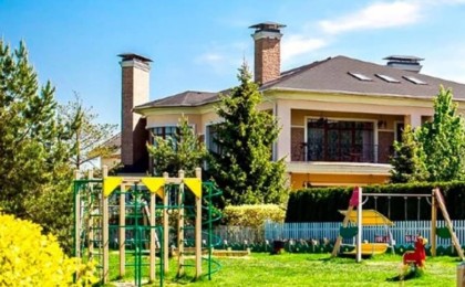 Миллиардердің ұлы қала маңындағы элиталы ауылдан өлі күйінде табылды