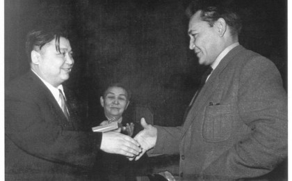 Бауыржан Момышұлы мен Жұмабек Тәшеновтің кездесуі