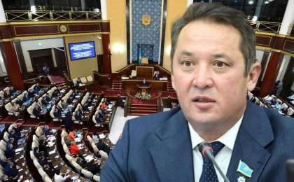 «Депутат мәртебесіне сай емес»: Асқар Садықов Парламенттен кетті