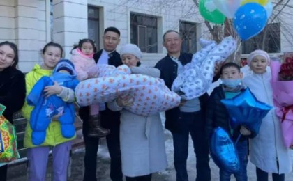 «Қасым мен Жомарт»: Астаналық отбасы егіз ұлдарына Тоқаевтың есімін беді