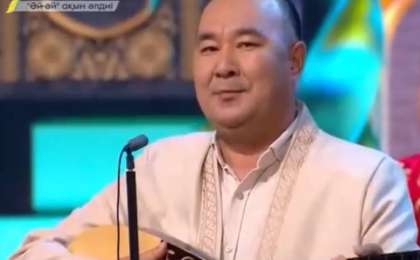 Айтыскер Айбек Қалиевке пәтер кілті табысталды