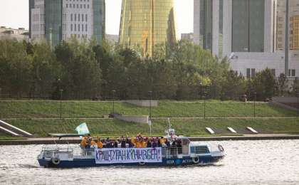 "Краш, туған күніңізбен" - белсенділер Тоқаевқа арналған 7 метрлік ашықхат жасады