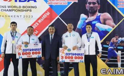 Облыс әкімі әлем чемпионы мен жүлдегеріне пәтер кілттерін табыстады