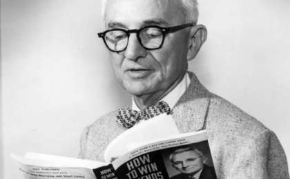 Ашушаңдық пен уайымнан арылу жолдары: Дейл Карнегиден үздік 10 кеңес