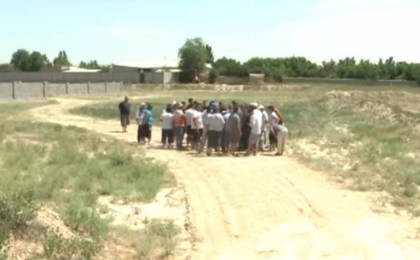 Халық қарсы: Түркістанда әкімнің балалары стадионды сатып алды (ВИДЕО)