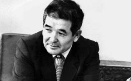 Бүгін Өзбекәлі Жәнібековтың туған күні