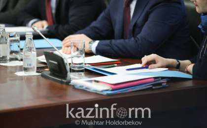 国情咨文：未来5年公务员和国有公司员工将精简25%